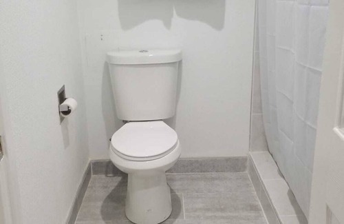 Whittier Hotel | Royale Inn Motel