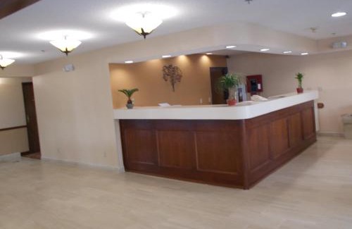 Wilmington Hotel | Royalton Inn and Suites, Wilmington,Ohio