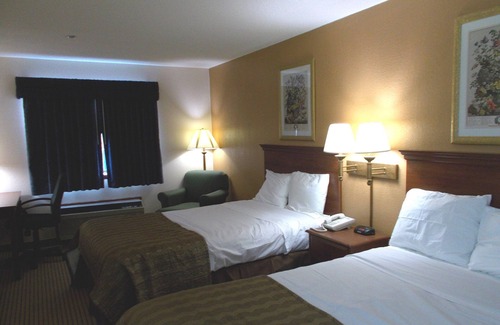 Wilmington Hotel | Royalton Inn and Suites Wilmington