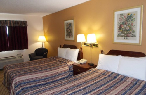 Wilmington Hotel | Royalton Inn and Suites Wilmington