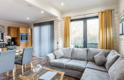 Harlow Apartamento | Roydon Two Bedroom Lodge with Hot Tub