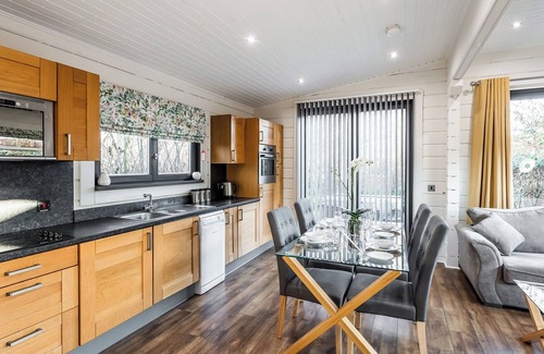 Harlow Apartamento | Roydon Two Bedroom Lodge with Hot Tub