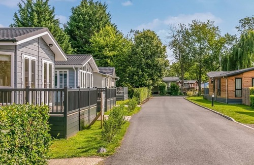 Harlow Apartamento | Roydon Two Bedroom Lodge with Hot Tub