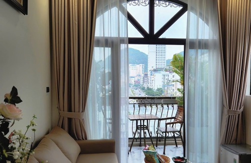 Cat Hai Hotel | Roza Palace