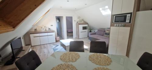 Csopak Apartamento | Rozmaring Apartman Csopak