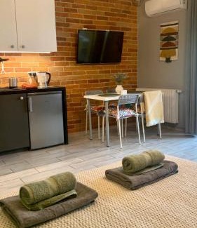 Praga Poludnie Apartamento | Roztocka studio, free parking, AC, 1 tram to the city & PGE National Stadion by Cosmo Spirit