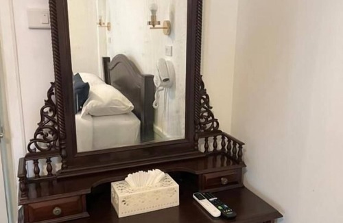 Wat Bowon Niwet Hotel | RQ THEVA Heritique Baan Praya Dinsor Road