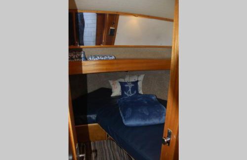 Duncans Mills Casa | RR Yacht Club-Private beach, Hot tub, Outdoor fun