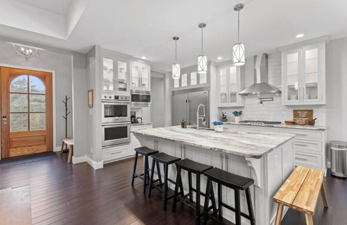 Stanton Casa | RRG Arch Fun House - Theatre, Game Room, Hot Tub & Views