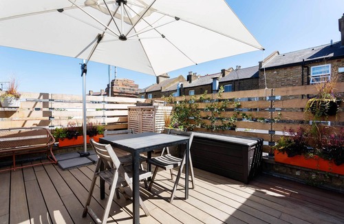 Askew Casa | Rubix Cube Mews, by Veeve
