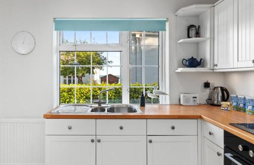 Saundersfoot Casa | Ruby Cottage - Beachside Cottage with Views