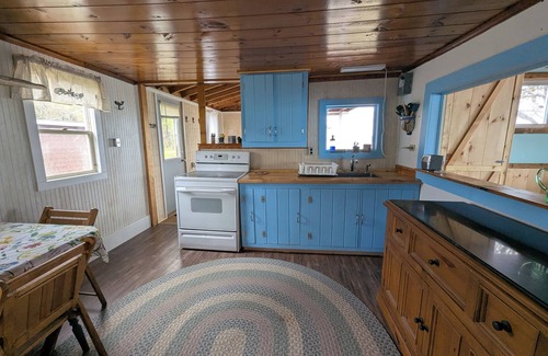 Jonesport Cabaña | Ruby Cottage on the shores of Sandy River Beach
