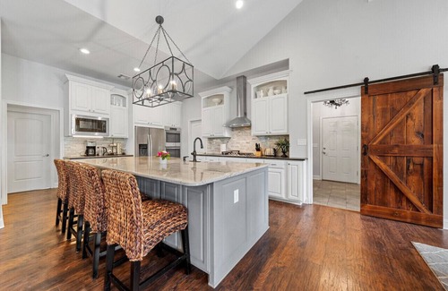 Lacy-Lakeview Casa | Ruby Dell Ranch - Just 10 mins from downtown Waco!