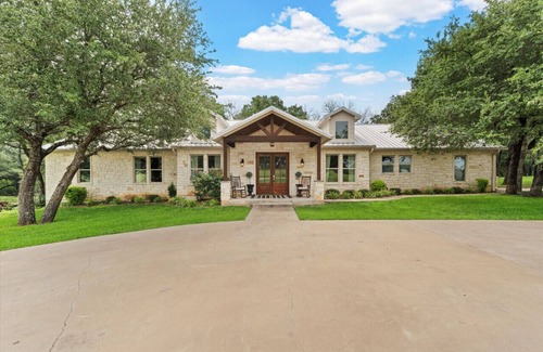 Lacy-Lakeview Casa | Ruby Dell Ranch - Just 10 mins from downtown Waco!