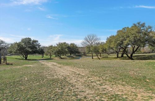 Lacy-Lakeview Casa | Ruby Dell Ranch - Just 10 mins from downtown Waco