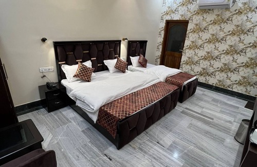 Mahmoorganj Hotel | Ruby Home stay