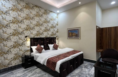 Mahmoorganj Hotel | Ruby Home stay