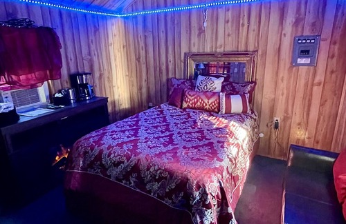 Brooklyn Cabina | Ruby Kush Cabin w/ sleeping loft on cannabis friendly campground