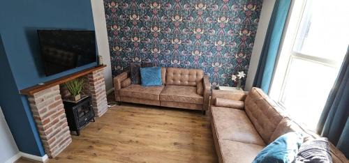 Maidstone Casa | Ruby Retreat - Entire House - WiFi - 4 Bed - Garden