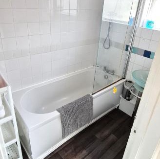 Maidstone Casa | Ruby Retreat - Entire House - WiFi - 4 Bed - Garden