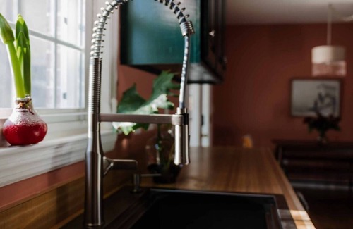 Riverland Terrace Casa | Ruby's Escapade: Art Hotel Speakeasy Vibes with Massive Outdoor Spaces