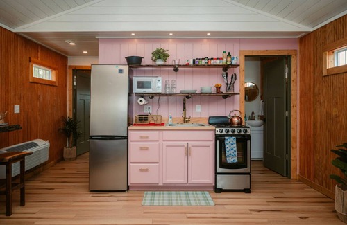 West Newton Apartamento | Ruby s Red Cabin Hot Tub Nature Horses Indy