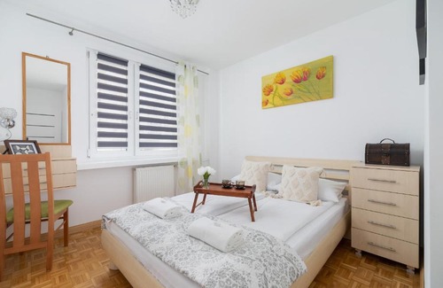 Lagiewniki Apartamento | Ruczaj Apartment Cracow Dębniki by Noclegi Renters