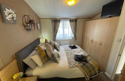 Tattershall Casa | Rudd lake Luxury lakeside lodge with fishing & hot tub@Tattershall