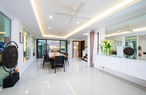 Nanai Road Villa | Rudi House