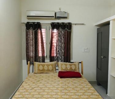 Tiruvannamalai Casa | Rudraksha Hill View Cottage