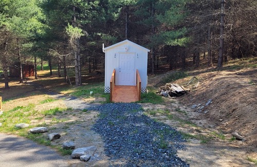 West Jefferson Cabina | Rudy Cabin