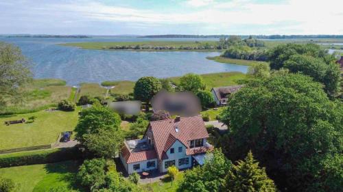 Zudar Apartamento | Ruegenbrise-mit-Seeblick-Fewo-OG