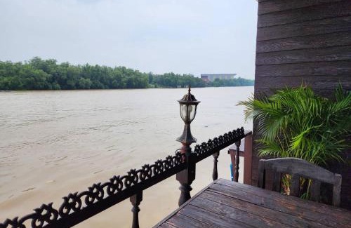 Phra Samut Chedi Casa | RUEN CHANG Riverside
