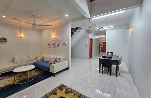 Kampung Telaga Nibong Casa | Ruhani Homestay 3 KB - 4 Bedroom Fully Airconditioned with WIFI & Netflix