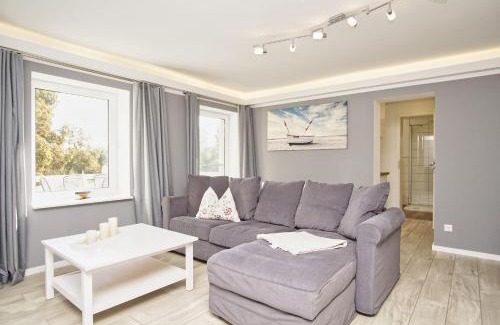Bergen auf Ruegen Apartamento | Ruhig und idyllische Lage, strandnah, gratis Nutzung vom AHOI Erlebnisbad und Sauna in Sellin - Gutshaus Silvitz FeWo 02