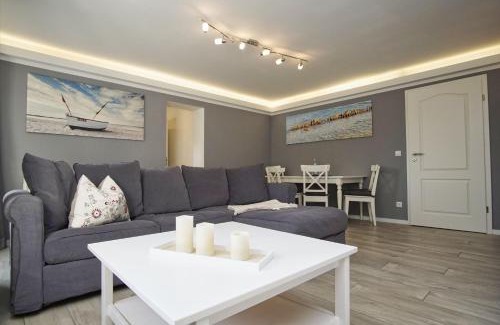 Bergen auf Ruegen Apartamento | Ruhig und idyllische Lage, strandnah, gratis Nutzung vom AHOI Erlebnisbad und Sauna in Sellin - Gutshaus Silvitz FeWo 02