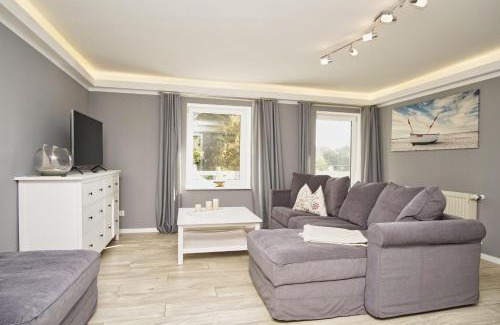 Bergen auf Ruegen Apartamento | Ruhig und idyllische Lage, strandnah, gratis Nutzung vom AHOI Erlebnisbad und Sauna in Sellin - Gutshaus Silvitz FeWo 02