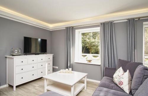 Bergen auf Ruegen Apartamento | Ruhig und idyllische Lage, strandnah, gratis Nutzung vom AHOI Erlebnisbad und Sauna in Sellin - Gutshaus Silvitz FeWo 02