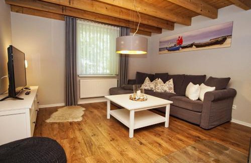 Bergen auf Ruegen Apartamento | Ruhig und idyllische Lage, strandnah, gratis Nutzung vom AHOI Erlebnisbad und Sauna in Sellin - Gutshaus Silvitz FeWo 03