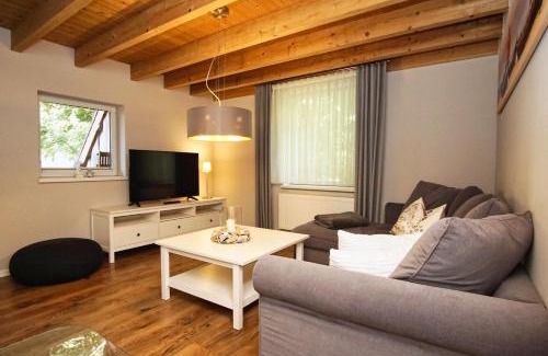 Bergen auf Ruegen Apartamento | Ruhig und idyllische Lage, strandnah, gratis Nutzung vom AHOI Erlebnisbad und Sauna in Sellin - Gutshaus Silvitz FeWo 03