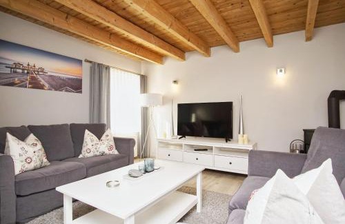 Bergen auf Ruegen Apartamento | Ruhig und idyllische Lage, strandnah, gratis Nutzung vom AHOI Erlebnisbad und Sauna in Sellin- Gutshaus Silvitz FeWo 04