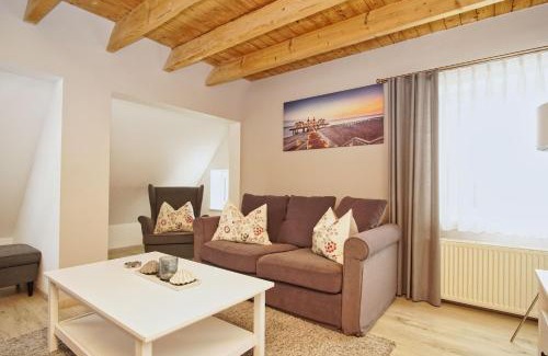 Bergen auf Ruegen Apartamento | Ruhig und idyllische Lage, strandnah, gratis Nutzung vom AHOI Erlebnisbad und Sauna in Sellin- Gutshaus Silvitz FeWo 04