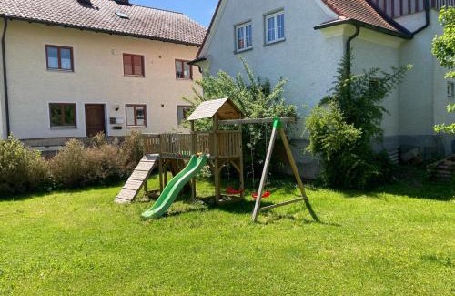 Unterallgau Apartamento | Ruhige Ferienwohnung inklusive Garten Souterrain - neu renoviert