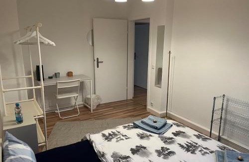 Bergisch Gladbach Apartamento | Ruhige Wohnung auf einer Spielstraße - 5 Minuten zur S-Bahn