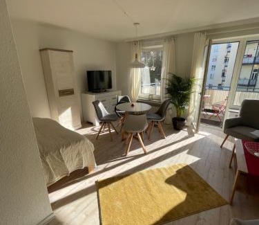 Vorderer Westen Apartamento | Ruhige Wohnung mit Parkplatz, charmantes Viertel