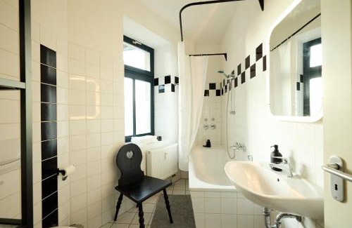 Schwerin Apartamento | Ruhige zentrale 2 Zimmer Wohnung mit Balkon in Schwerin