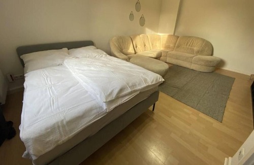 Zollstock Apartamento | Ruhiges DG 6 P. Urban Öpnv