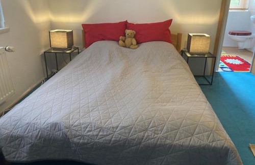 Mittelmeiderich Apartamento | Ruhiges ganzes Apartment 45 m zwei Zimmer Gresses Bad Badewanne Kochnische
