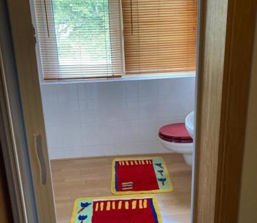 Mittelmeiderich Apartamento | Ruhiges ganzes Apartment 45 m zwei Zimmer Gresses Bad Badewanne Kochnische