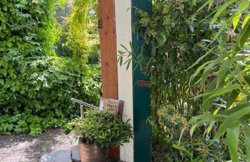 Lenzburg Apartamento | Ruhiges Studio in der Villa Musica mit privatem Sitzplatz & Gemeinschaftspool